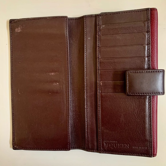 Alexander McQueen Long Bi-Fold Skull Wallet - Picture 5 of 8